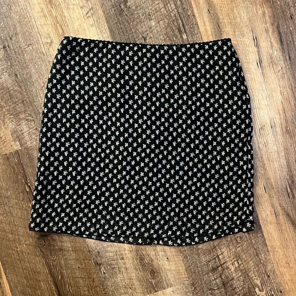Brandy Melville OS black Floral Mini Skirt